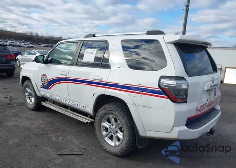 2020 Toyota 4Runner Sr5 z USA, uszkodzony, nr VIN JTEBU5JR4L5772818